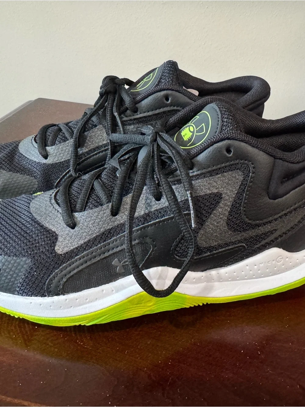 Under Armour Jet '25 Basketball Shoes Metallic Black/Hyper Green NWOB Size 7Y